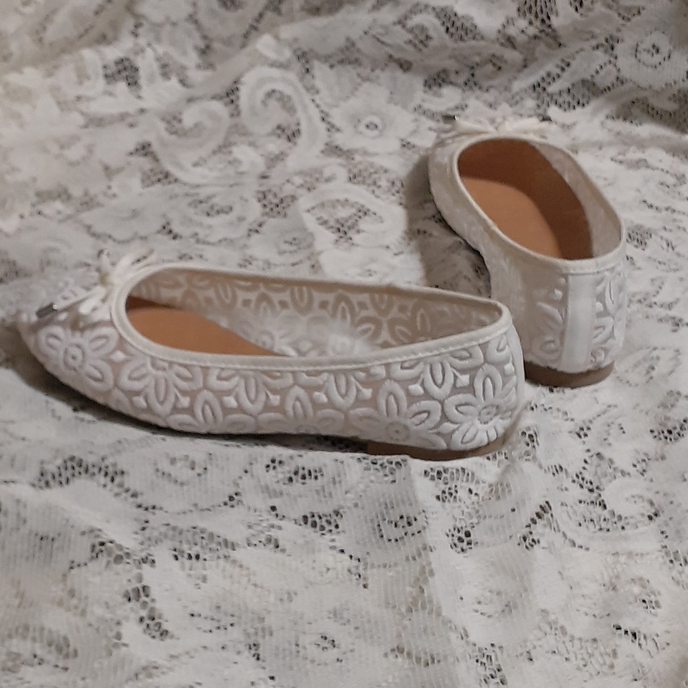 Girls AMERICAN EAGLE White Lace Flats SZ 13 1/2 - Picture 2 of 5